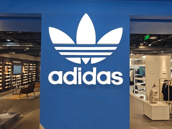 ทำความรู้จัก adidas ตำนานแบรนด์กีฬาระดับโลก